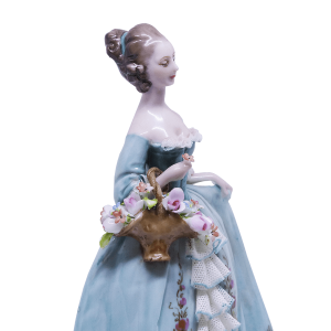 Porcellana Capodimonte - Dama con cesto di fiori.